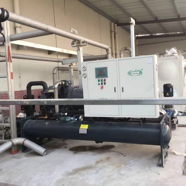 水冷螺桿式冷水機組，大型制冷設備，工業(yè)冷水機組廠家